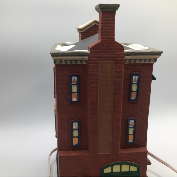 1996 Dept. 56 “Washington Street Post Office” Christmas in the City Series 58880 - Picture 8 of 16